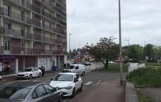 A LOUER LOCAL COMMERCIAL Secteur...
