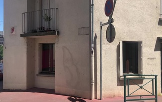 A LOUER LOCAL PROFESSIONNEL Secteur...