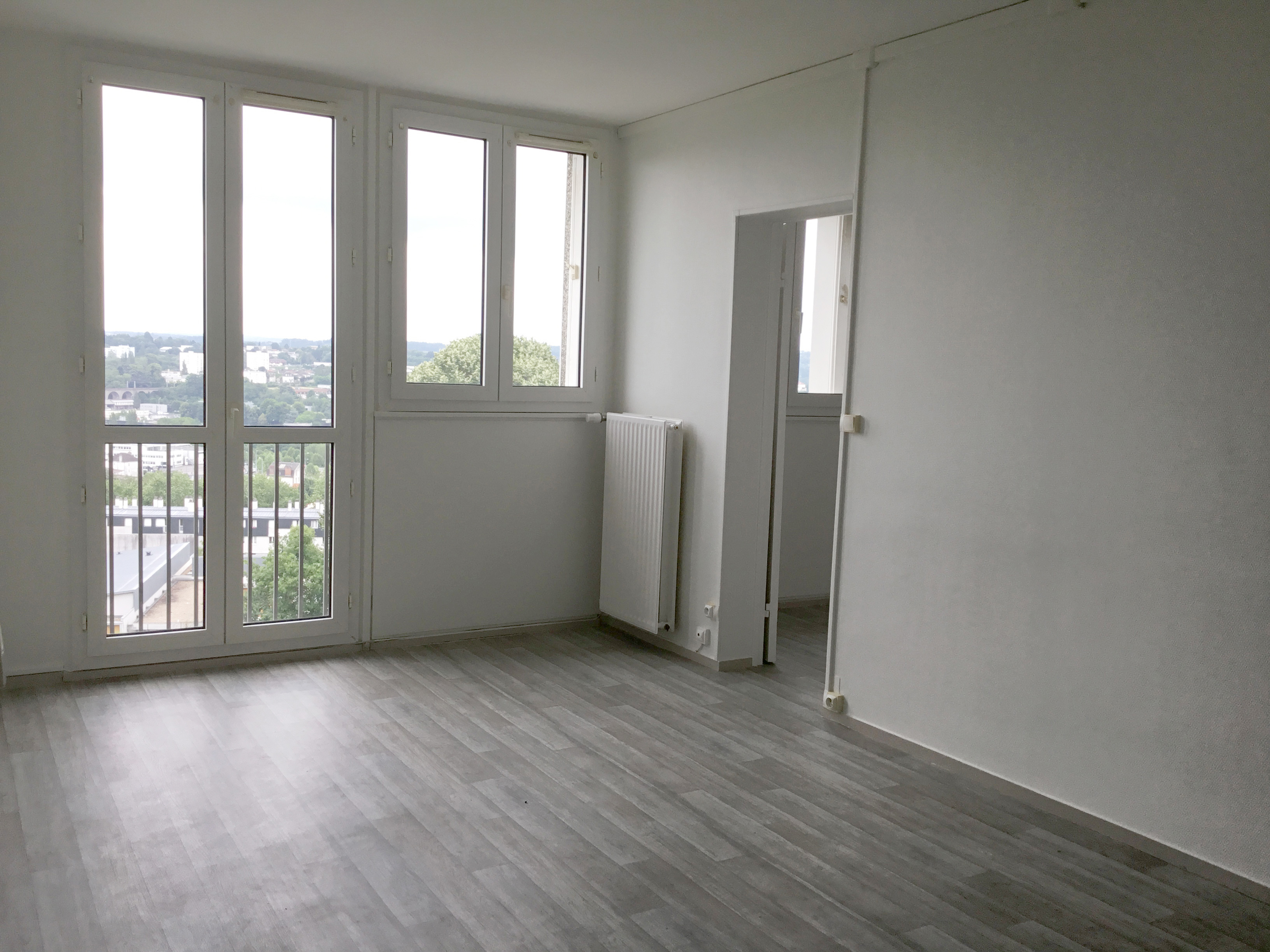 L'Appartement DEUXIEME CLASSE
ビッグスリーブニット Appartement type 2 - 41 m² - Secteur Ouest